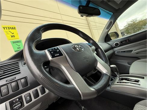 Used 2013 Toyota Tacoma PreRunner image 17