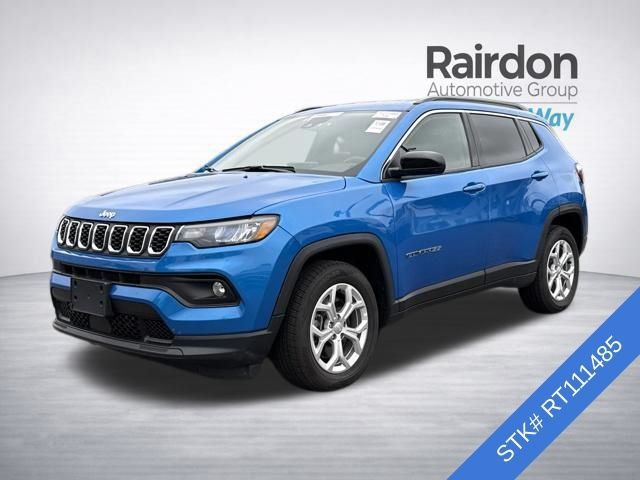 Used 2024 Jeep Compass Latitude AWD/4WD image 3