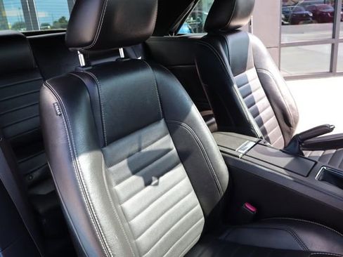 Used 2010 Ford Mustang Convertible image 12