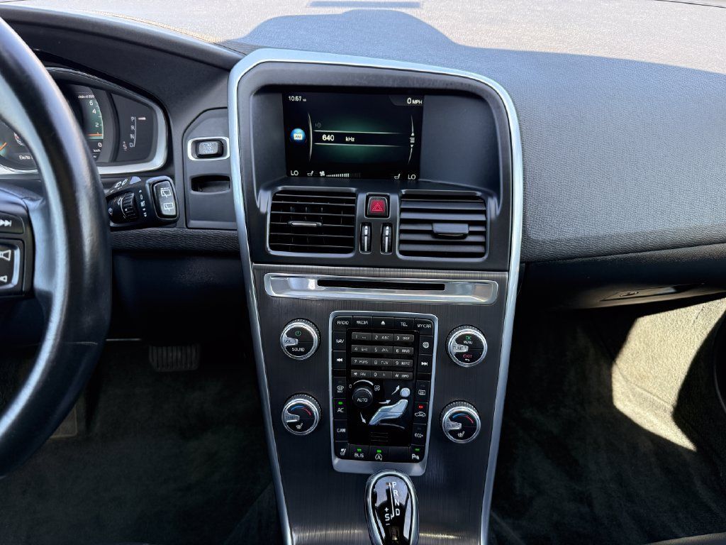 Used 2016 Volvo XC60 T5 Premier w/ Proximity Package FWD image 16