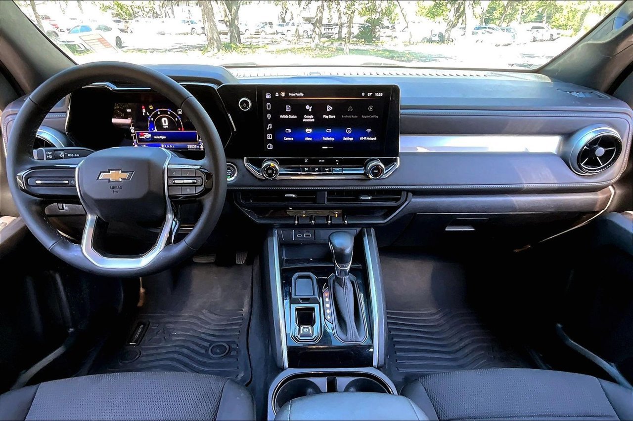 Used 2023 Chevrolet Colorado LT RWD image 7