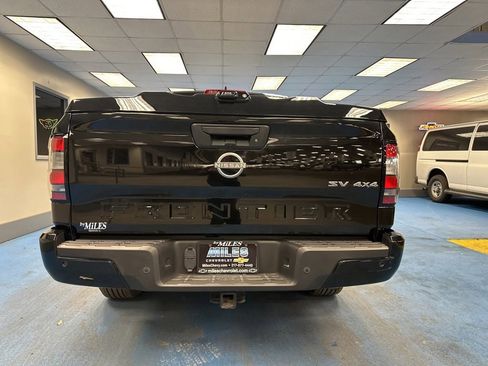 Used 2022 Nissan Frontier SV image 8