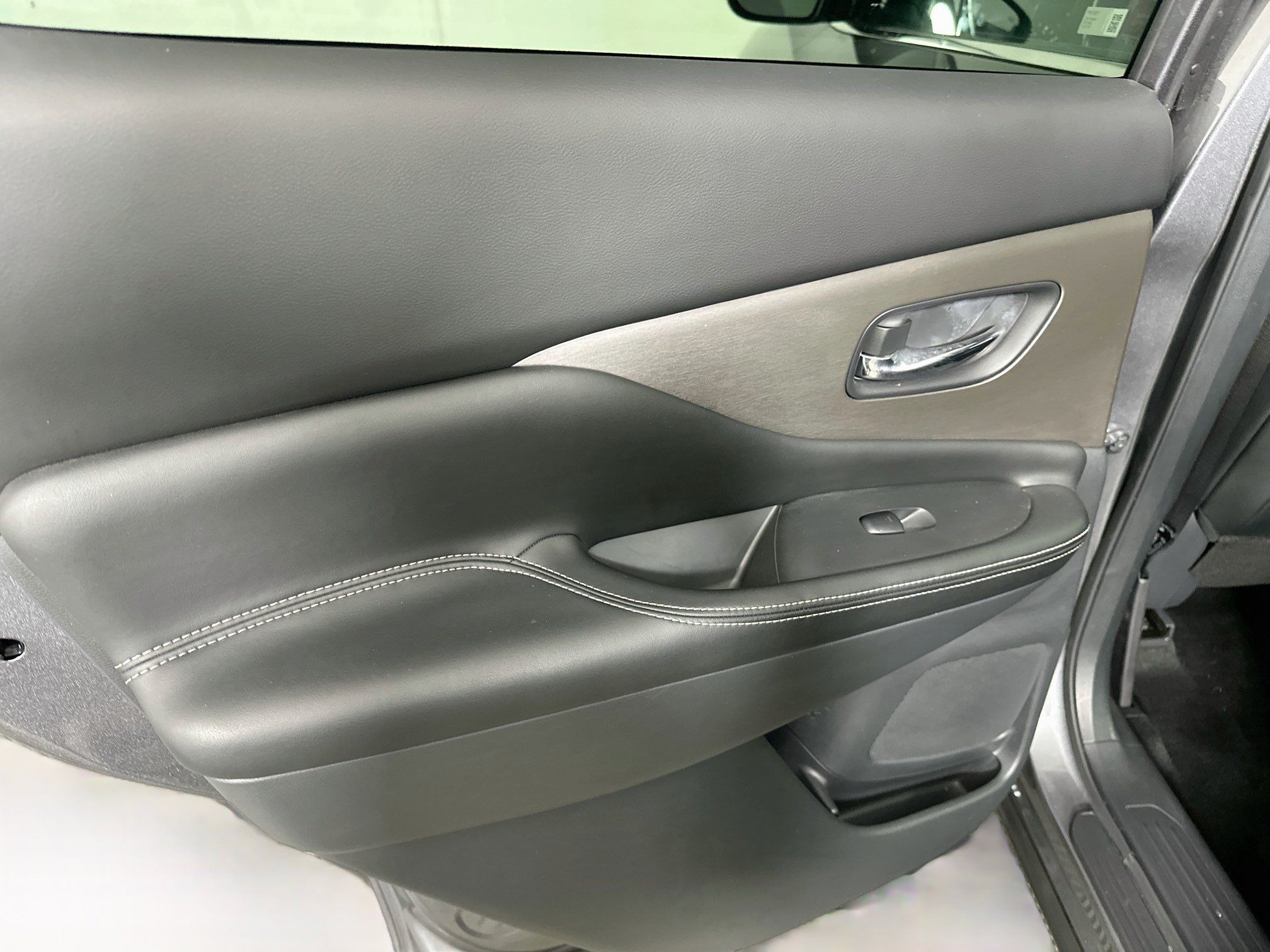 Used 2024 Nissan Murano SV FWD image 25
