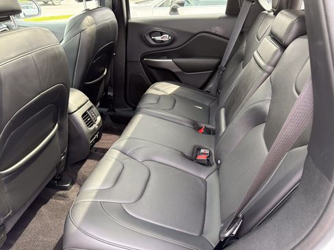 Used 2019 Jeep Cherokee Limited AWD/4WD image 25