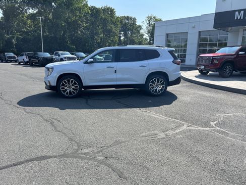 New 2026 GMC Acadia Denali Ultimate AWD/4WD image 2
