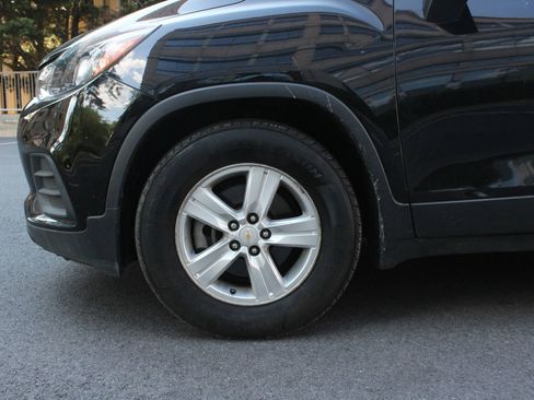 Used 2021 Chevrolet Trax LS w/ Tint and Cruise Package FWD image 11