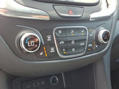 Used 2020 Chevrolet Equinox LT FWD image 21