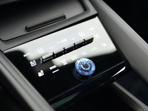 New 2025 Porsche Macan 4 Electric image 17