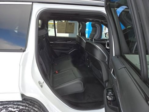 Used 2023 Jeep Grand Cherokee Overland w/ Luxury Tech Group IV image 57