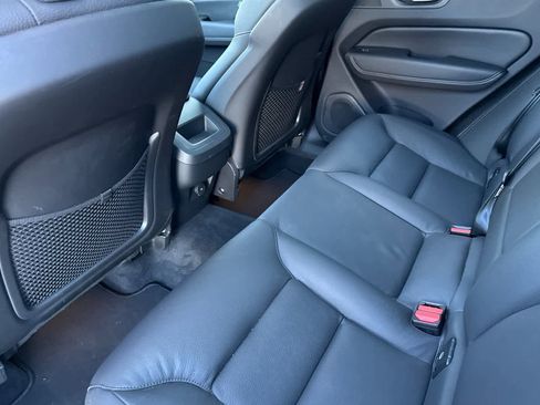 Used 2025 Volvo XC60 B5 Plus image 12