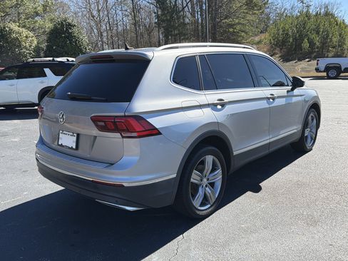 Used 2021 Volkswagen Tiguan SE image 5