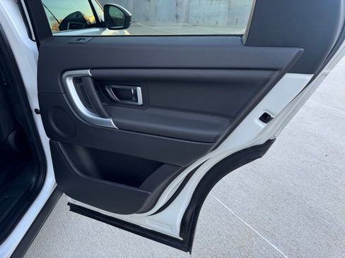 Used 2018 Land Rover Discovery Sport HSE image 28