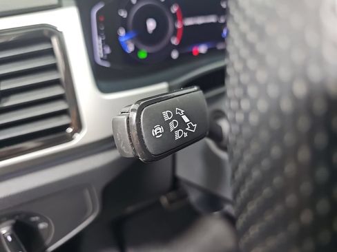 Used 2022 Volkswagen Atlas Cross Sport SEL R-Line AWD/4WD image 28