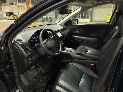 Used 2020 Honda HR-V Touring image 29