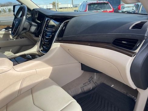 Used 2020 Cadillac Escalade Premium Luxury image 21
