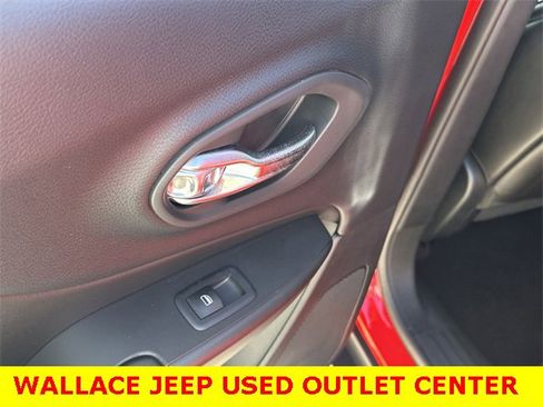 Used 2019 Jeep Cherokee Trailhawk w/ Trailer Tow Group image 16