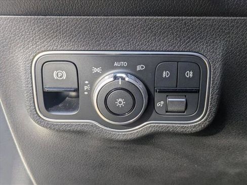 Used 2025 Mercedes-Benz GLB 250 GLB 250 image 10