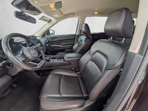Used 2022 Nissan Pathfinder SL w/ Lighting Package (N92) FWD image 9