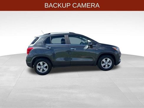 Used 2018 Chevrolet Trax LT w/ LT Convenience Package image 8