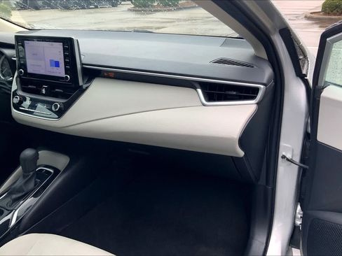 Certified 2021 Toyota Corolla LE FWD image 31