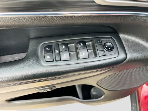 Used 2019 Jeep Grand Cherokee Limited image 18