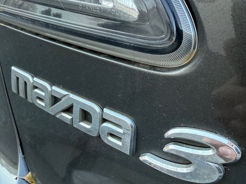 Used 2011 MAZDA MAZDA3 i Touring image 29