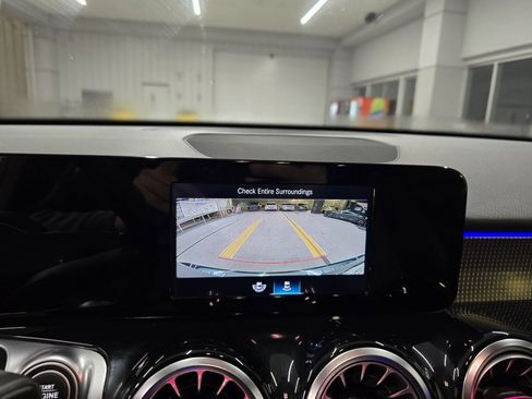 Used 2021 Mercedes-Benz GLB 250 image 22