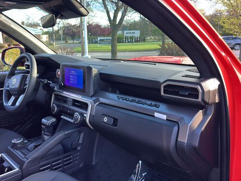 Used 2024 Toyota Tacoma TRD Sport AWD/4WD image 24