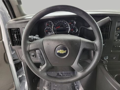 Used 2025 Chevrolet Express 3500 LT w/ LT Preferred Equipment Group image 5