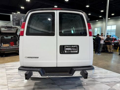 Used 2019 Chevrolet Express 2500 w/ Driver Convenience Package image 7
