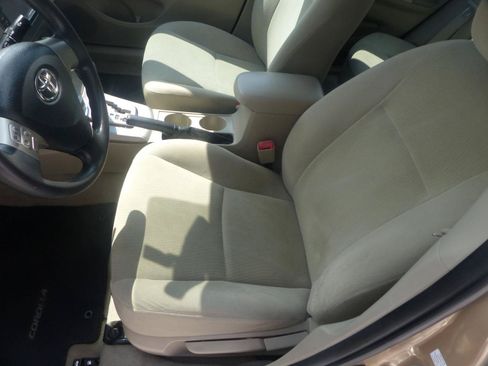Used 2013 Toyota Corolla LE FWD image 19