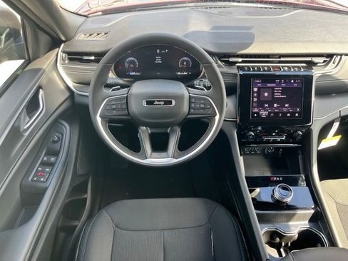 New 2025 Jeep Grand Cherokee Laredo image 10