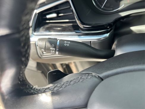 Used 2022 Cadillac XT6 Premium Luxury AWD/4WD image 16
