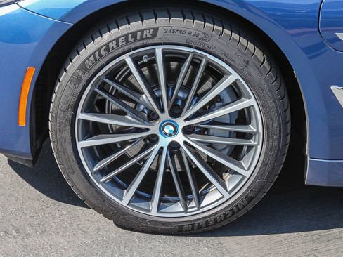 Used 2022 BMW 530e w/ Premium Package image 12