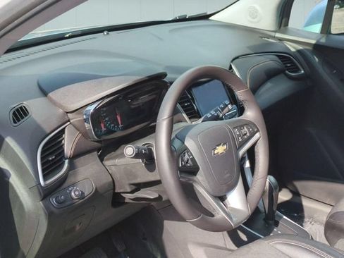 Used 2020 Chevrolet Trax LT w/ LT Convenience Package FWD image 11