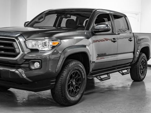 Used 2020 Toyota Tacoma SR5 RWD image 8