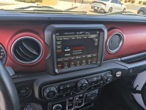 Used 2018 Jeep Wrangler Unlimited Rubicon AWD/4WD image 23