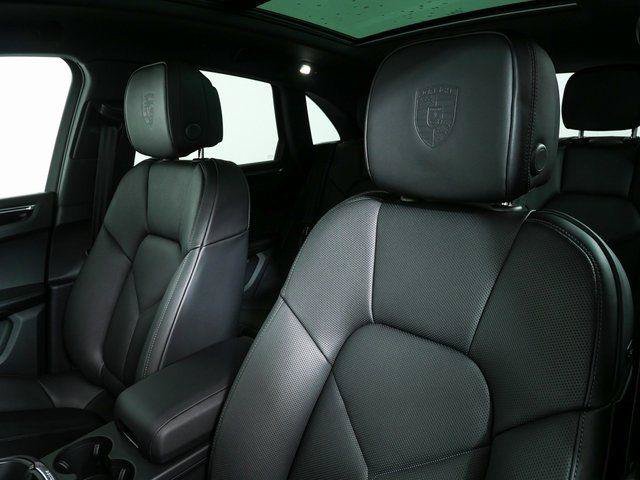 Certified 2026 Porsche Macan AWD/4WD image 5