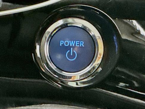 Used 2022 Toyota Prius XLE FWD image 19