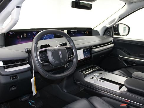 New 2026 Lincoln Navigator L Premier AWD/4WD image 25