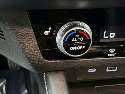 Used 2024 Mitsubishi Outlander SE Black Edition image 19