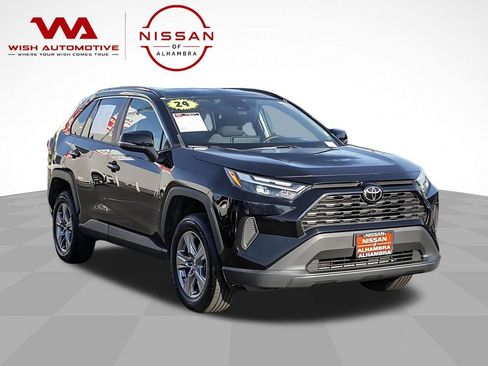 Used 2024 Toyota RAV4 XLE AWD/4WD image 4