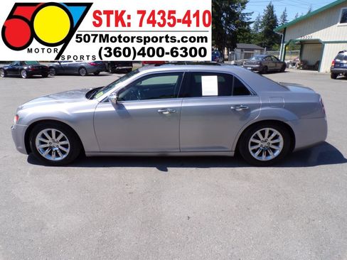Used 2014 Chrysler 300 C image 5