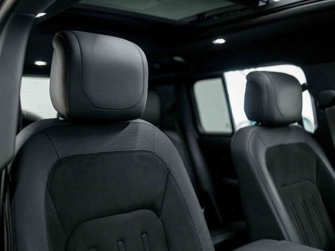 Used 2024 Land Rover Defender 110 V8 AWD/4WD image 81