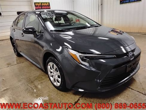 Used 2025 Toyota Corolla LE image 4