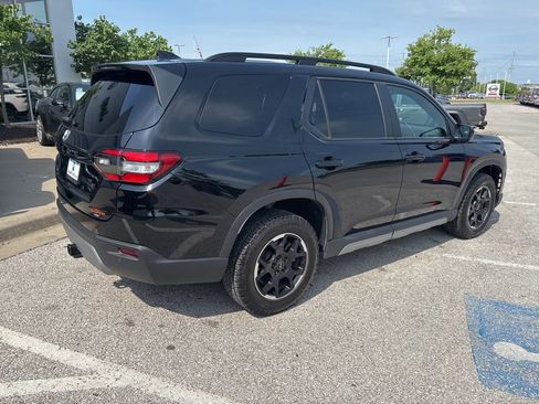 Used 2025 Honda Pilot TrailSport image 26