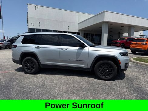 Used 2025 Jeep Grand Cherokee L Altitude RWD image 6