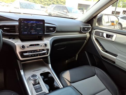 Used 2023 Ford Explorer XLT w/ Equipment Group 202A RWD image 19