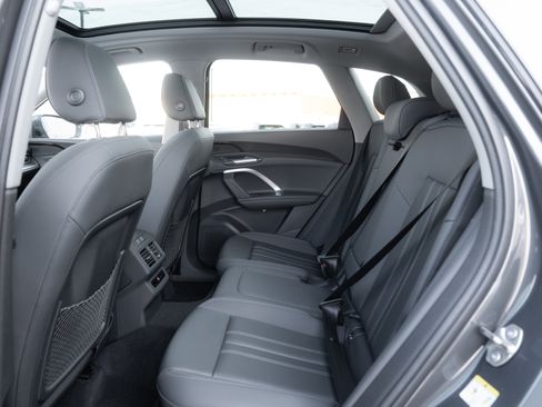 Certified 2025 Audi Q5 Premium w/ Convenience Package image 24