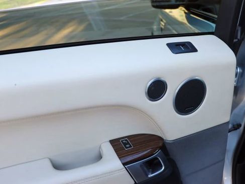 Used 2014 Land Rover Range Rover Sport HSE image 21